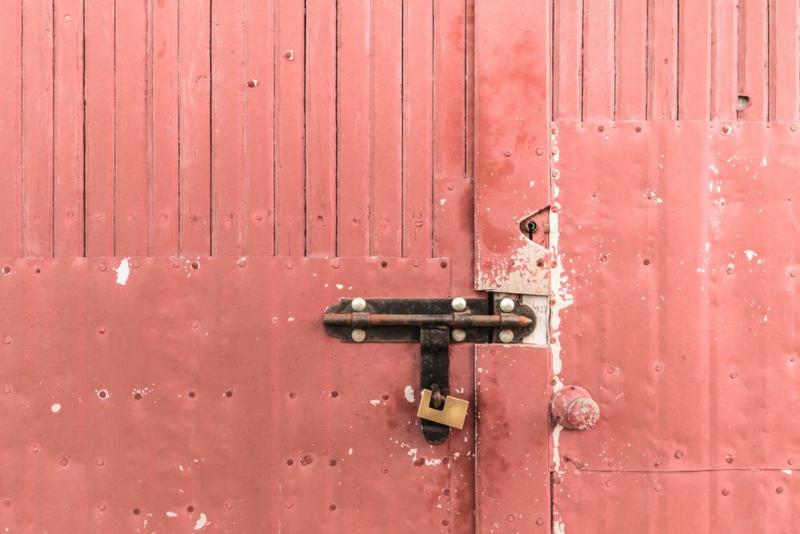 Peinture de portails : conseils d'expert pour tous types de mat&eacute;riaux